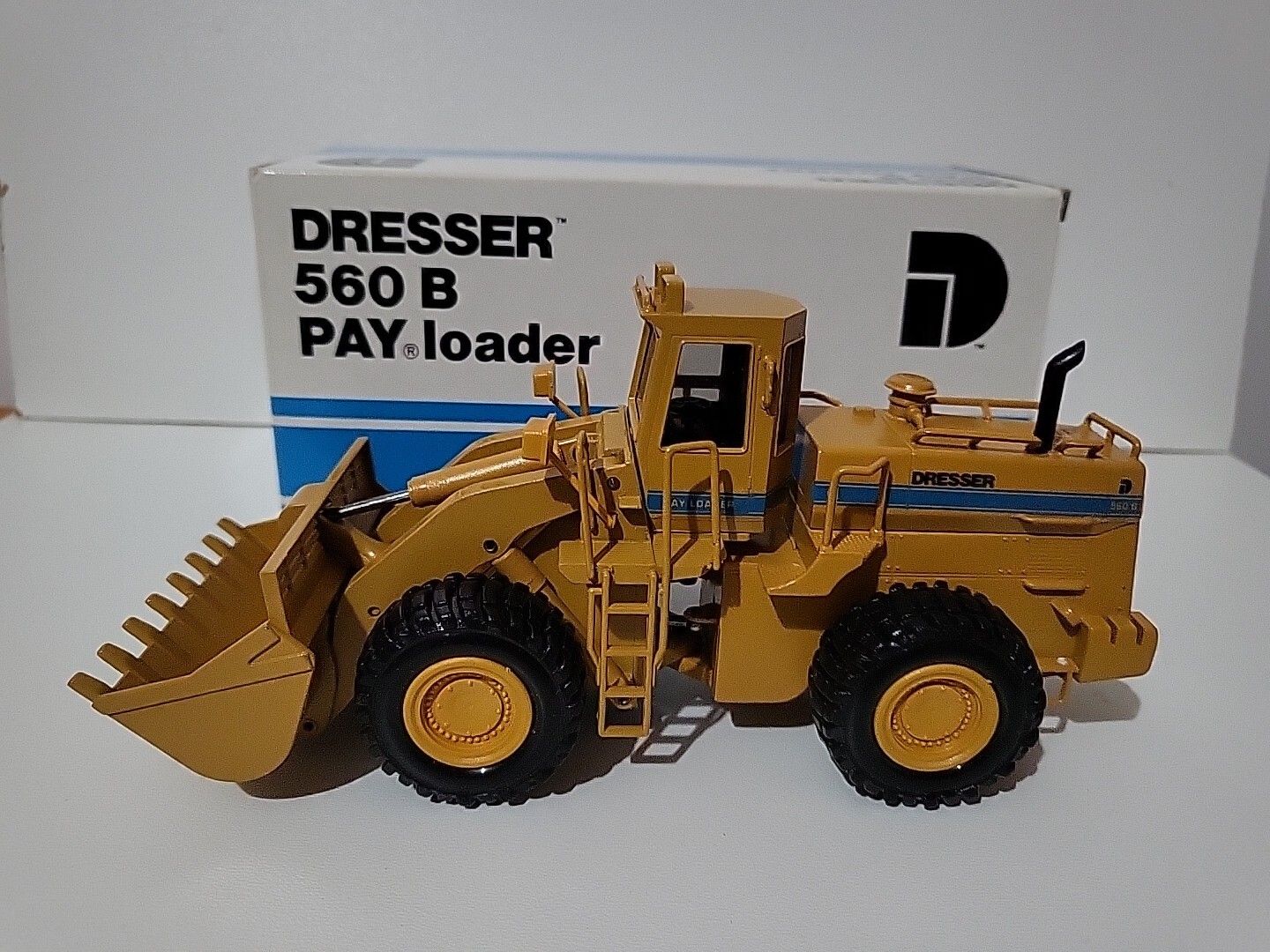 CONRAD DRESSER 560B 1/50 Scale Charger
