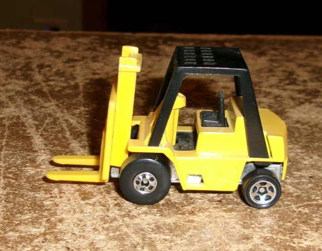 1979 hot wheels forklift was displayed in nice shape used