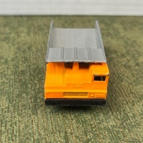 Matchbox International Ltd Dump Truck Orange Silver 1:140 Scale Made in China