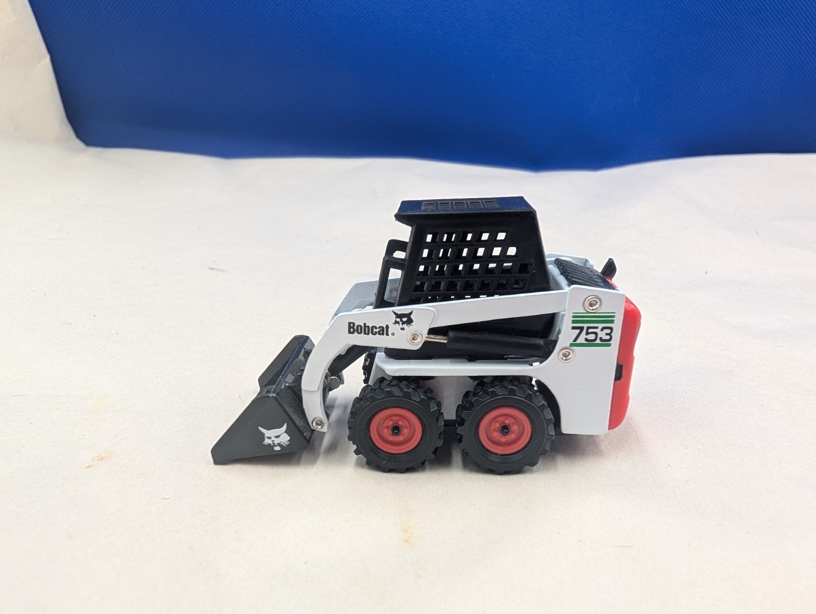 Bobcat 753 Skidsteer Loader 1/50 Diecast Metal Plastic