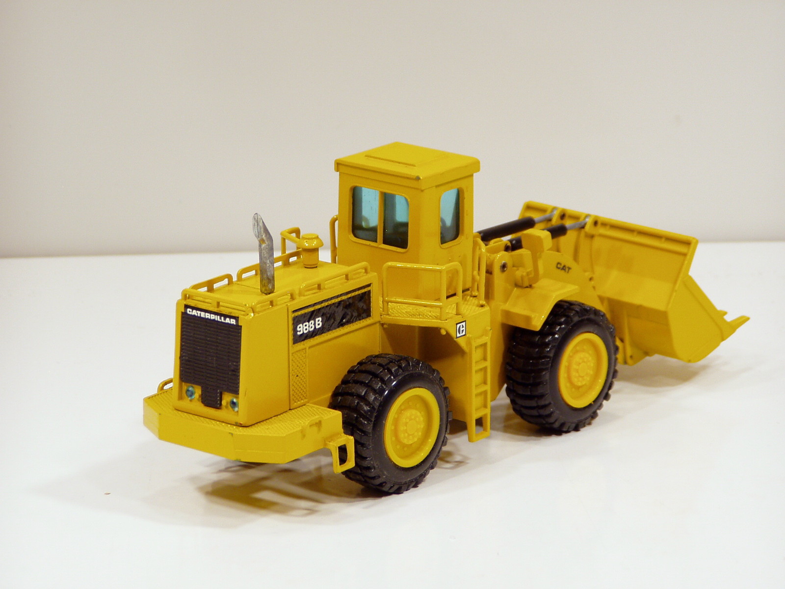 Caterpillar 988B Loader – o/c – b/s – 1/50 – NZG #167 – MIB