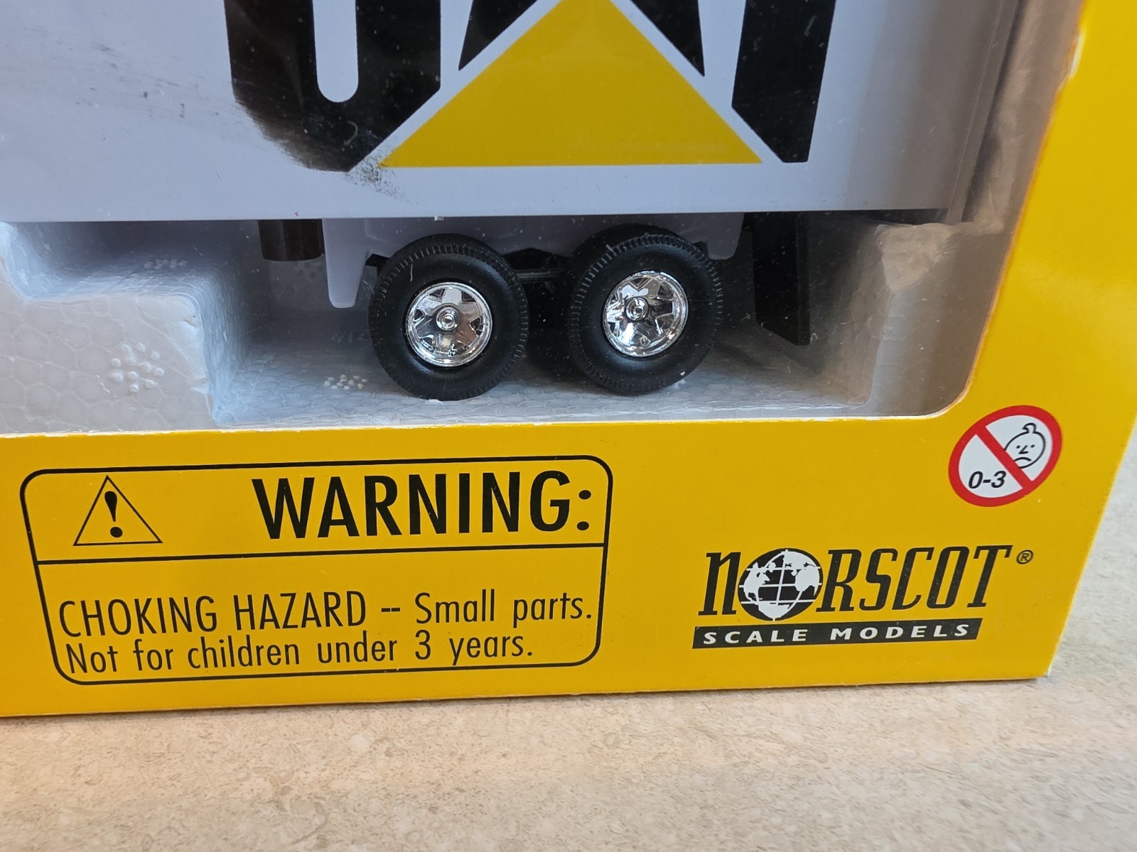 Norscot Die-cast Caterpillar Corporate Tractor Trailer 55078 1/64 Replica Cat