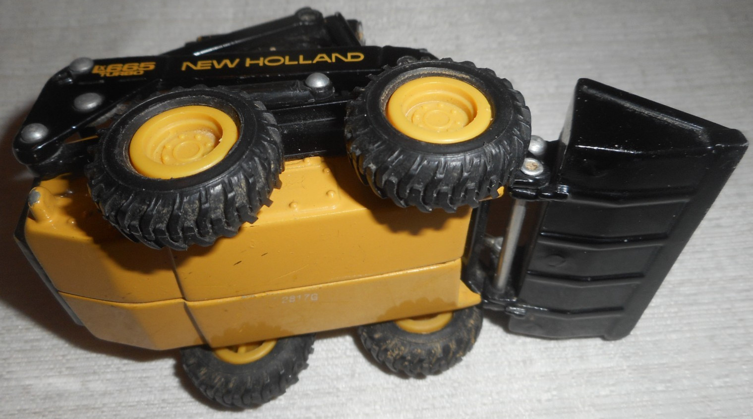 New Holland LX665 Turbo Hydraulic Skid Steer Loader Black 1:64 Scale Diecast