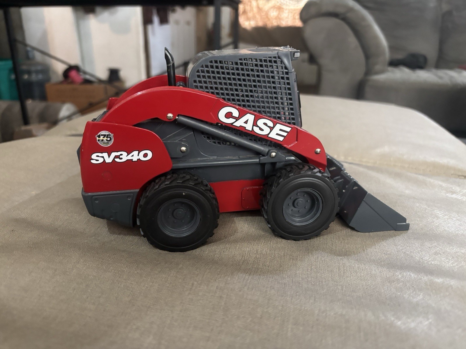 CASE SV340 1/16 Skid Steer Loader Red Gray Black Plastic Model