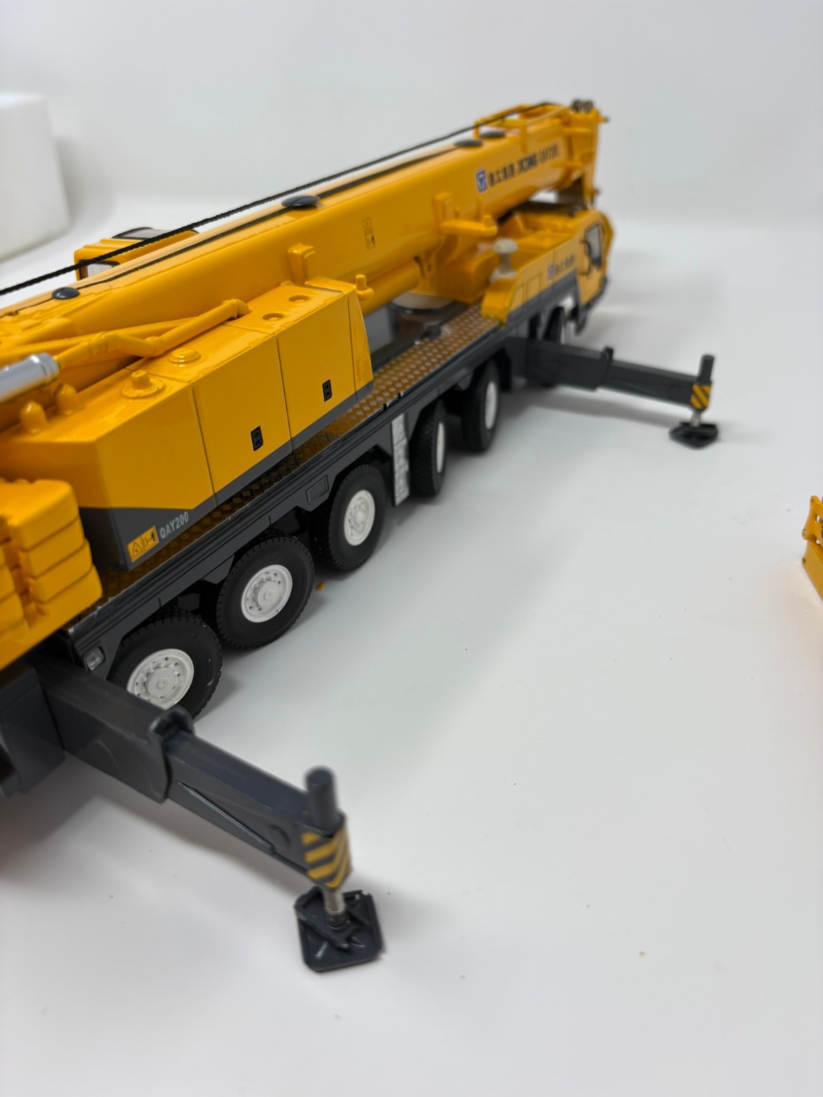 XCMG QAY200 Mobile Crane – China 1:50 Scale Diecast Model New