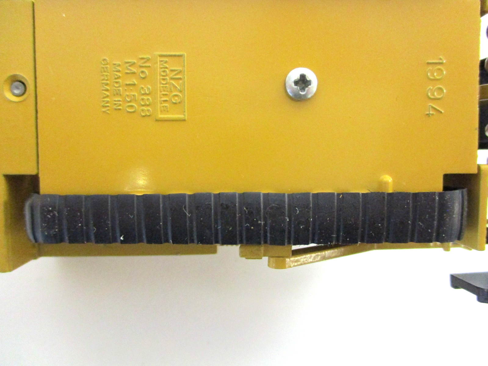 NZG – CATERPILLAR CAT AP-1050 ASPHALT PAVER – 1/50 DIECAST